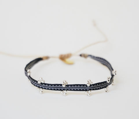 Pulsera con plata negra