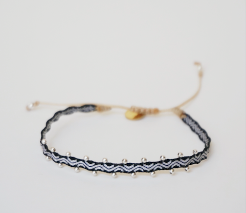 Pulsera con plata negra