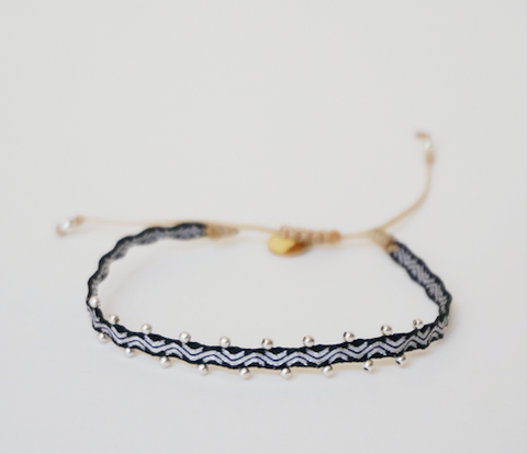 Pulsera con plata negra