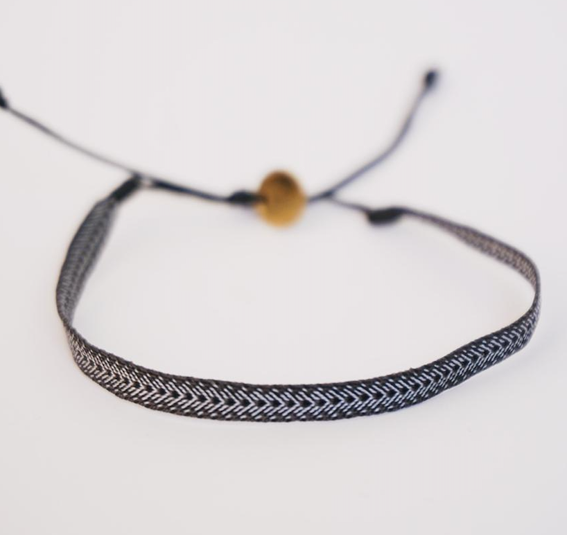 Pulsera negra